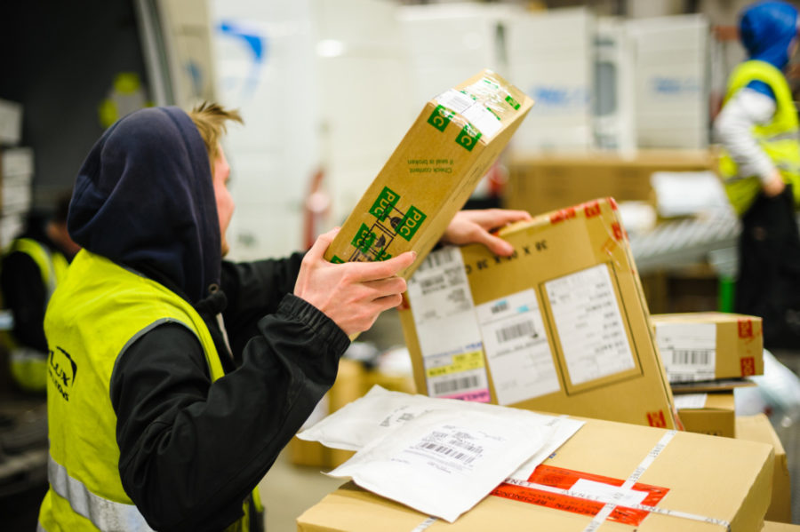 Paketin lähettäminen Netluxin kautta on helppoa ja vaivatonta.Netlux lähettää paketit Suomessa, Baltiassa, Pohjoismaissa ja muualla Euroopassa